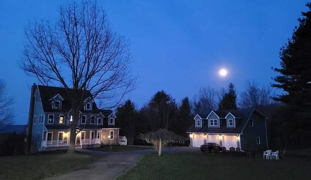 Heywood Manor- Private, peaceful, yet close to town. Make memories here!