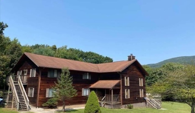 HF 15 -Perfect Family Retreat! Sleeps 24! Hot tub!