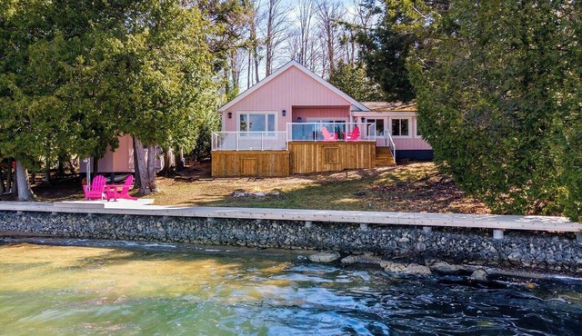 HGTV-featured pink cottage on Lake Eugenia: private waterfront, hot tub, chic design for up to ten. Perfect for girls' trips, bridal stays & photo shoots. Features cozy interiors, custom kitchen, with easy day trips to Blue Mountain & Sauble Beach.