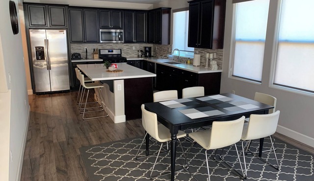 Hi-End Three Bedroom Spacious House, 2.5 Miles from UCD