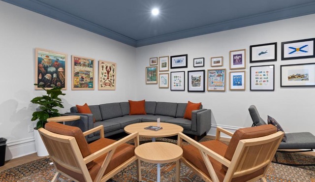 HI Halifax Heritage House Hostel