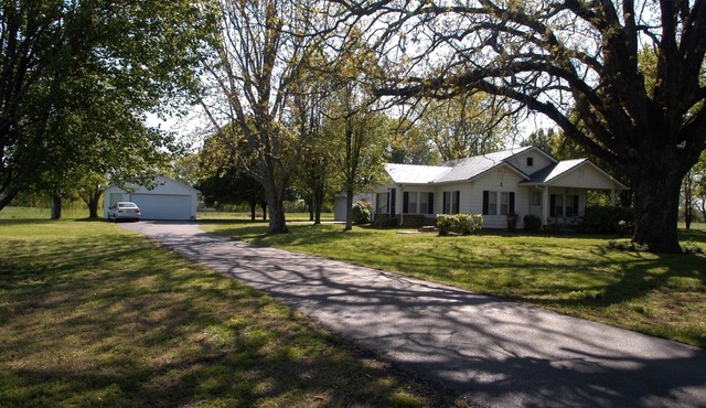 Hi Speed Internet Lawrenceburg TN area, Outdoor Living Space, Wk/Month Discounts