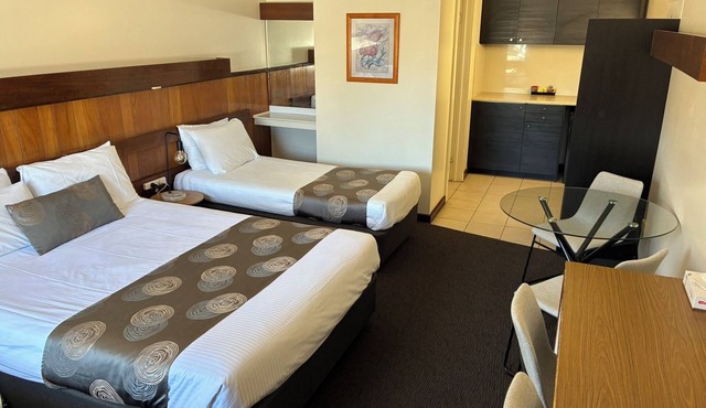 Hi Way Eight Motor Inn