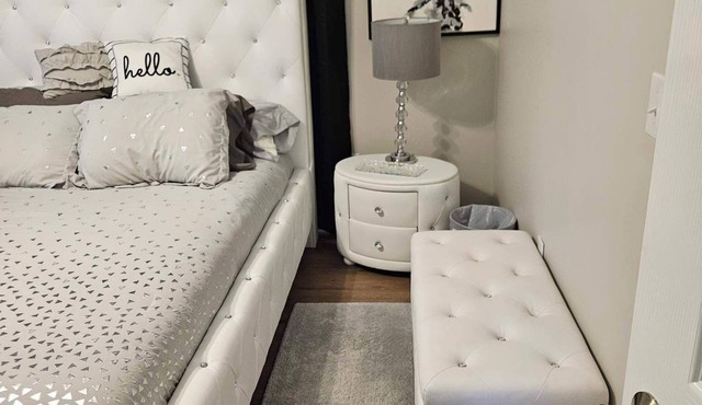 Hiatt Rd Farmhouse Charming Remodeled 2-bedroom in lovely Mount Airy on10 acres