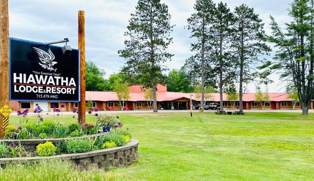 Hiawatha Lodge Inn