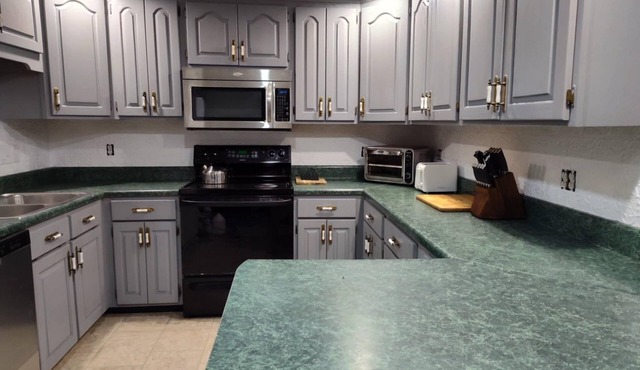 Hibernation Station - 3 Bed/2 Bath home with trailer parking available