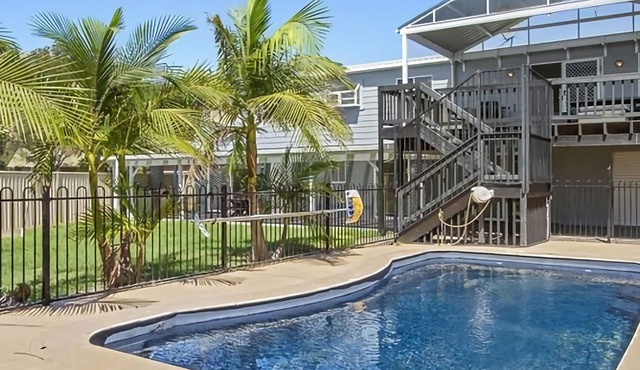 Hibiscus Close Beach Front Living