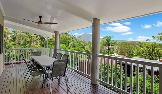 Hibiscus Hideaway Valla Beach 4BR home w/two verandahs