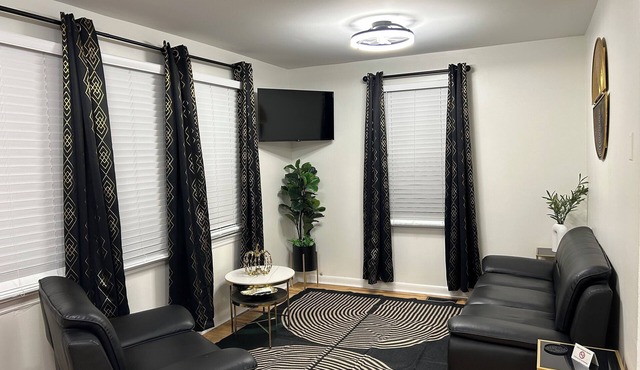 Hibiscus House: 3-bedroom fully equipped house Riverdale with HVAC.