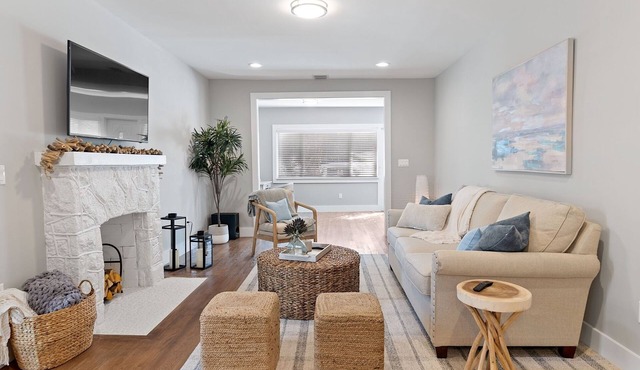 Hibiscus Housen2/2 walking distance to the beach and Lake Ave