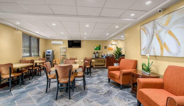 Hibiscus Inn & Suites