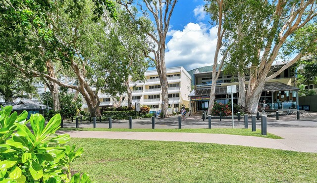 Hibiscus On Palm Cove at Marlin Waters