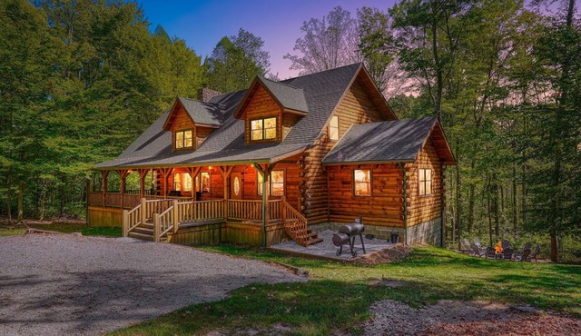 Hickory Hill Lodge -Pet Friendly- 6 bedroom luxury log cabin near Hocking Hills