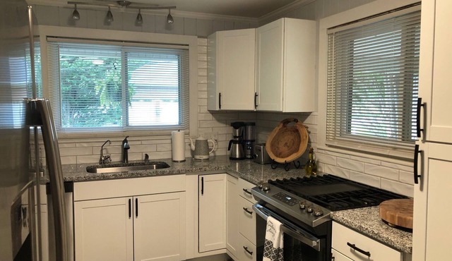HICKORY HOUSE 4 SHORT AND LONG TERM RENTAL
