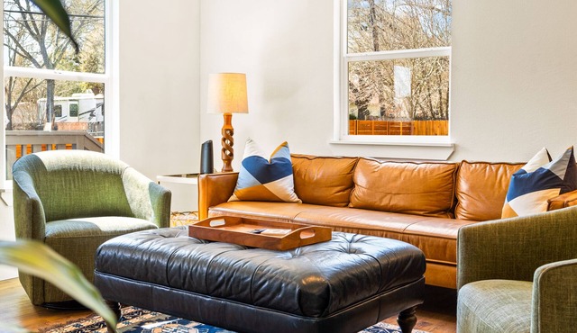 Hickory House - Family/Group and Pet-Friendly Retreat Near Lockhart Square!