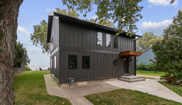 Hickory On The Lake- Beautiful home on Lake Winnebago