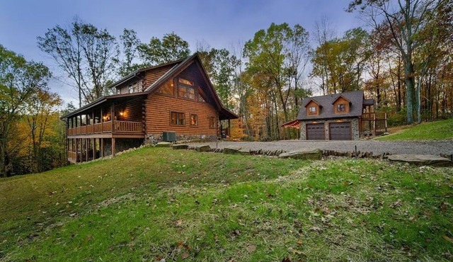 Hickory Ridge-Cabin less than 10 miles away from main state parks.