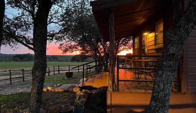 Hickory Ridge Hideaway Cabin - Romantic, Peaceful