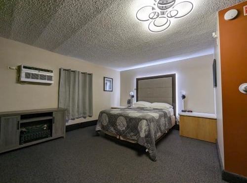 Hickory West Inn