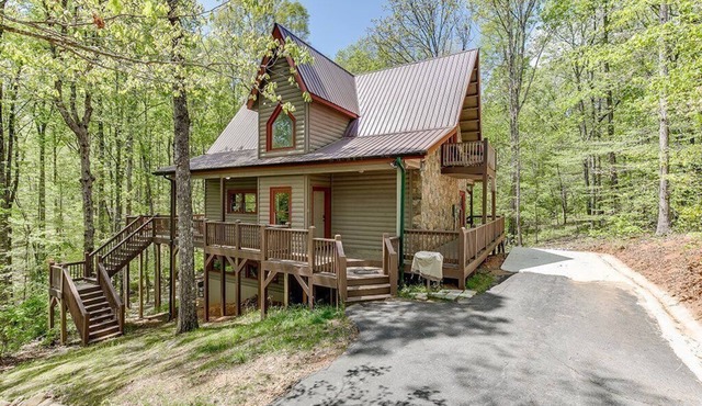 Hickory Woods- Private Couples Paradise, Huge Hot Tub, Pool Table and Frieplace