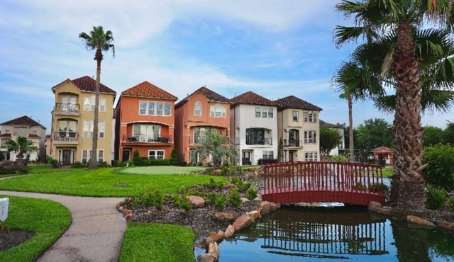 Hidden 4BR Mediterranean Home - 7 mins from the Galleria