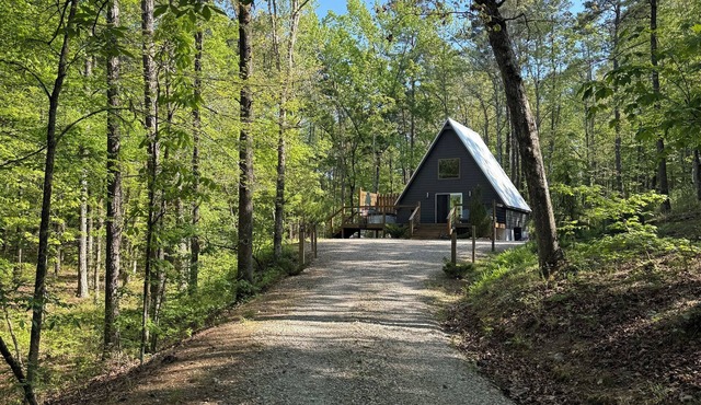 Hidden A-Frame w/hot tub-Near Pristine Lake Ouachita and Hot Springs National Pk