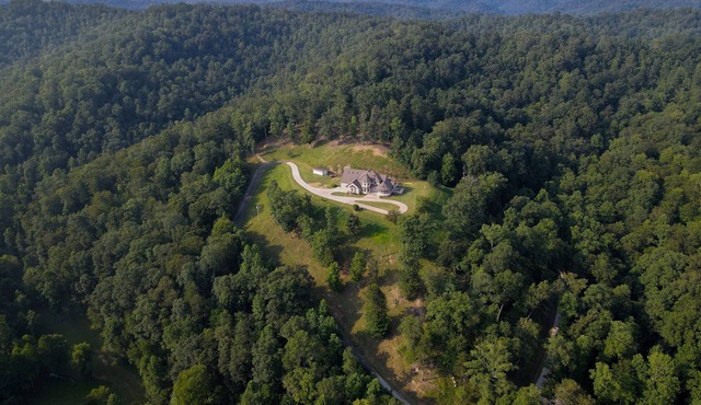 Hidden Acres Escape: A Bluegrass Retreat