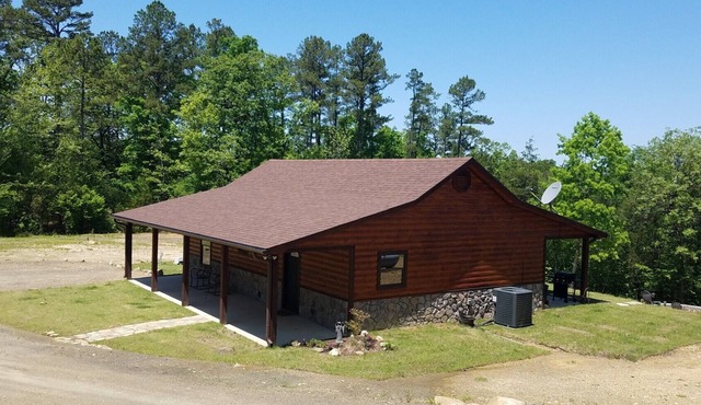 "HIDDEN BLISS" CABIN ON 5 ACRES with Hot Tub!