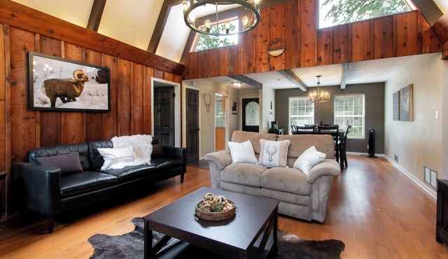 Hidden Cabin Retreat with Private Deck & Firepit