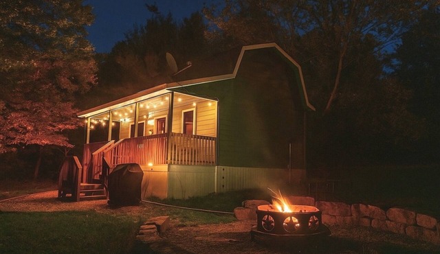 Hidden Cabin with covered porch & fire pit! Minutes to Salt Fork.