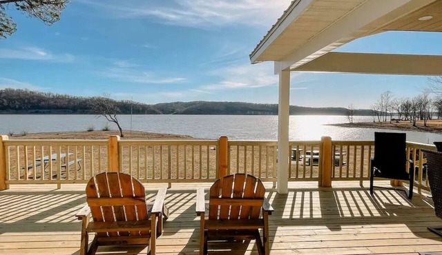 Hidden Cove Lakefront Home - 5 bedrooms on 1/2 Mile of Private Shoreline