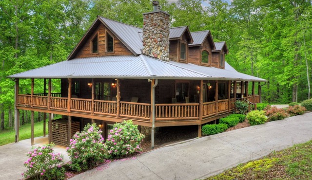 Hidden Creek | Trail to Creek | Hot Tub | Pool Table