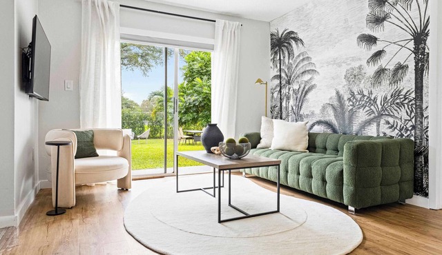 Hidden Garden, Miami Escape, Parking and Spacious