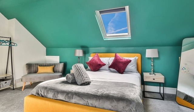 ★Hidden Gem★4 Bed Cosy Home ✔Top Location✔