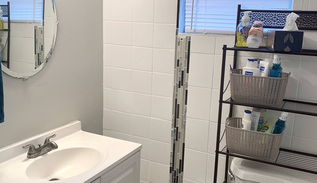 HIDDEN GEM! 5BR/3B family-friendly and laundry