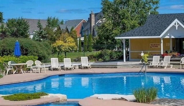 Hidden Gem! Amazing end unit town home