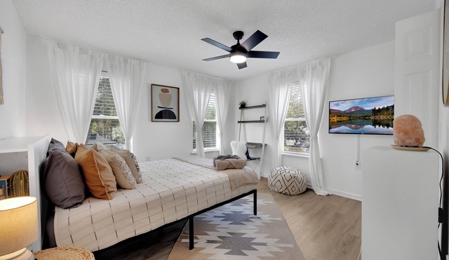 {Hidden Gem} Beach Home, Steps to Ocean, 6 Bikes. Complete Kit for the beach