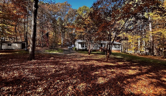 Hidden Gem by The Eno River w/hot tub-4 miles from DUKE University and VAMC