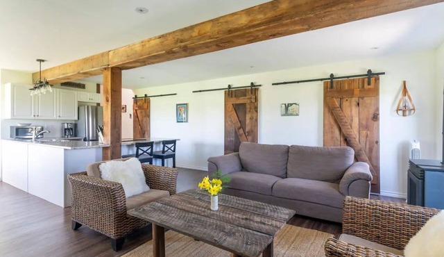 Hidden Gem! Charming rural getaway close to hiking/skiing/biking. Dog friendly!