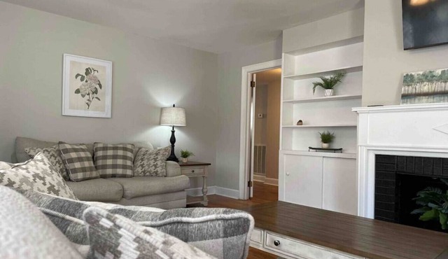 *Hidden Gem Close 2 Everything *