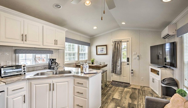 Hidden Gem Cottages & Cozy Suites Near Ski Trails