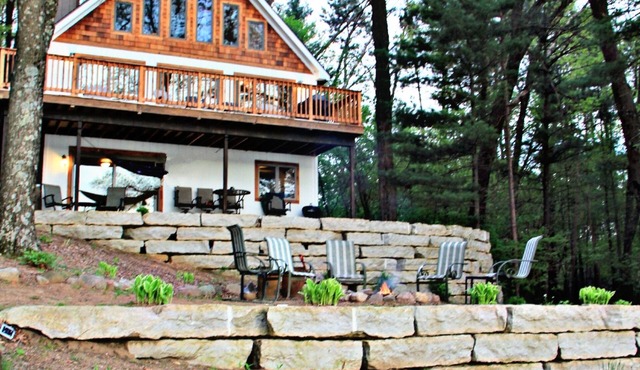 Hidden Gem - Cozy Private Chalet on Full Rec Lake!