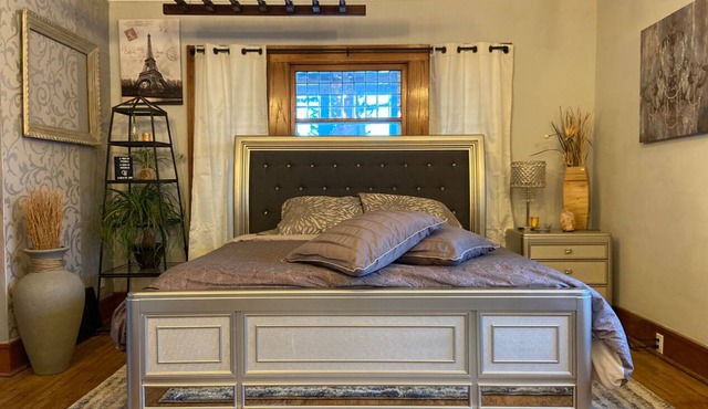 Hidden Gem - Downtown Stoughton w/optional Sauna.