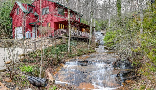 Hidden Gem Falls Cabin with Creek and Game Room