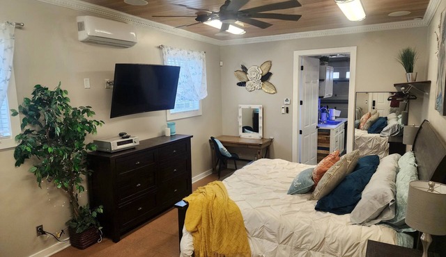 Hidden Gem Guest House, 15min Pier Park, 5 min Beach & Publix Sports Complex