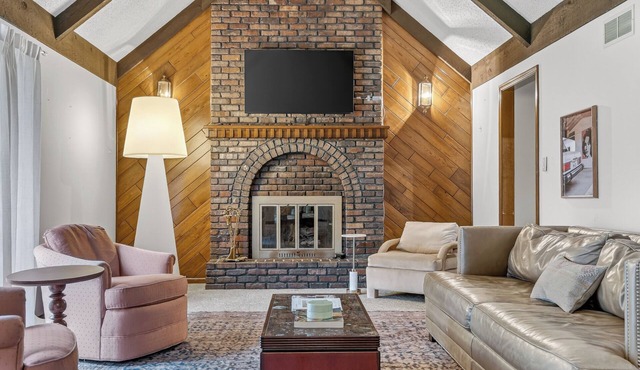 Hidden Gem in Blue Springs 4 Bed 3 Bath