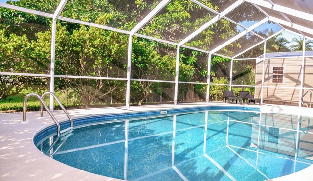 Hidden Gem in Ft. Myers w/Heated Pool. Perfect for Family Getaway. Pet-friendly