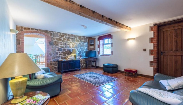 Hidden Gem in Stunning Location - Pass the Keys