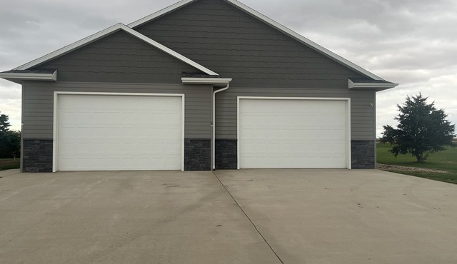 Hidden Gem in the Shop with Extra Living Room Space plus the Cabin area