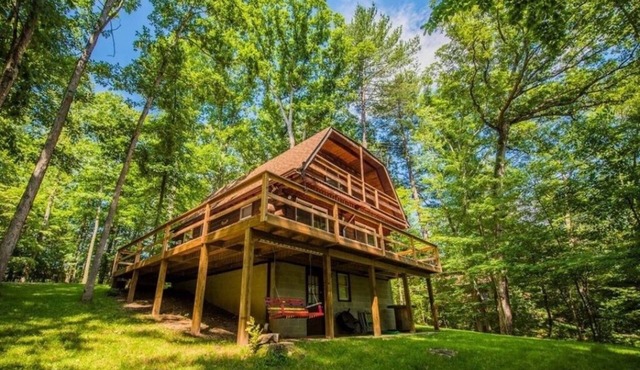 Hidden Gem in the woods with hot tub
